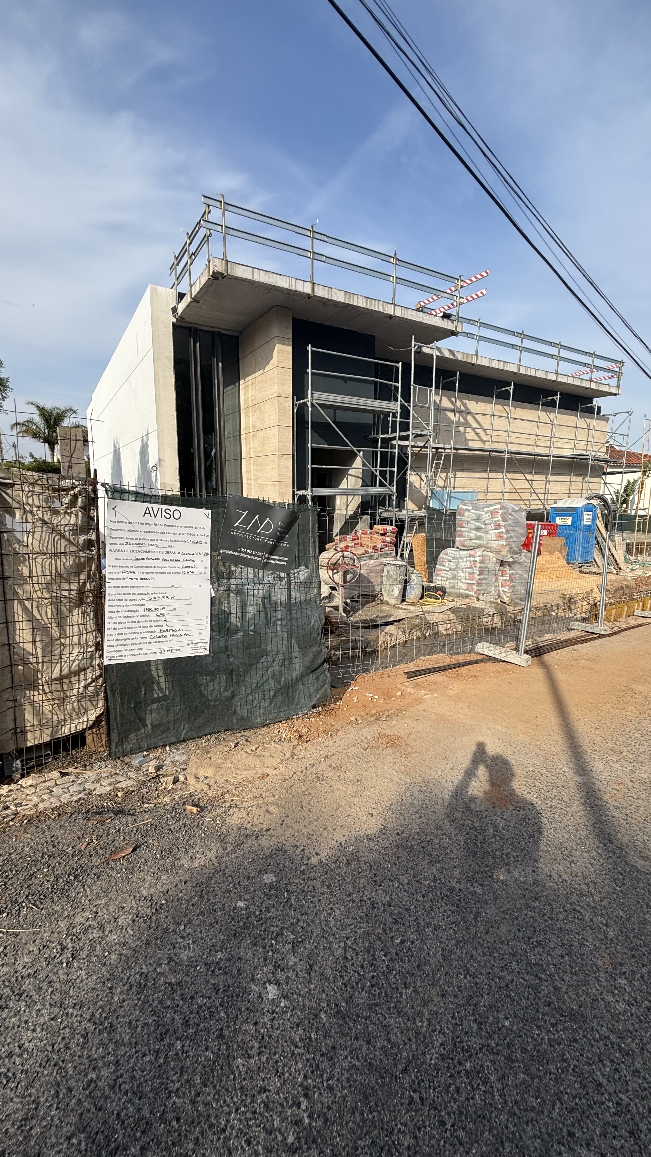 Moradia de raiz - 650 m2 - EM EXECUÇÃO