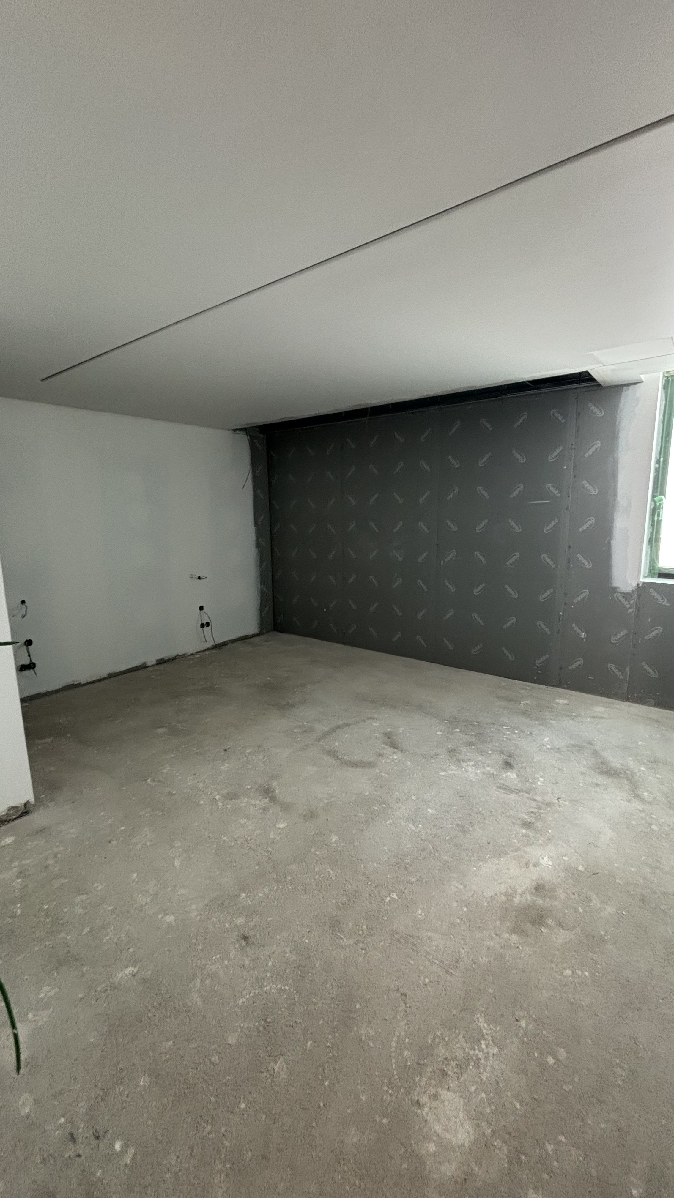 Moradia de raiz - 650 m2 - EM EXECUÇÃO