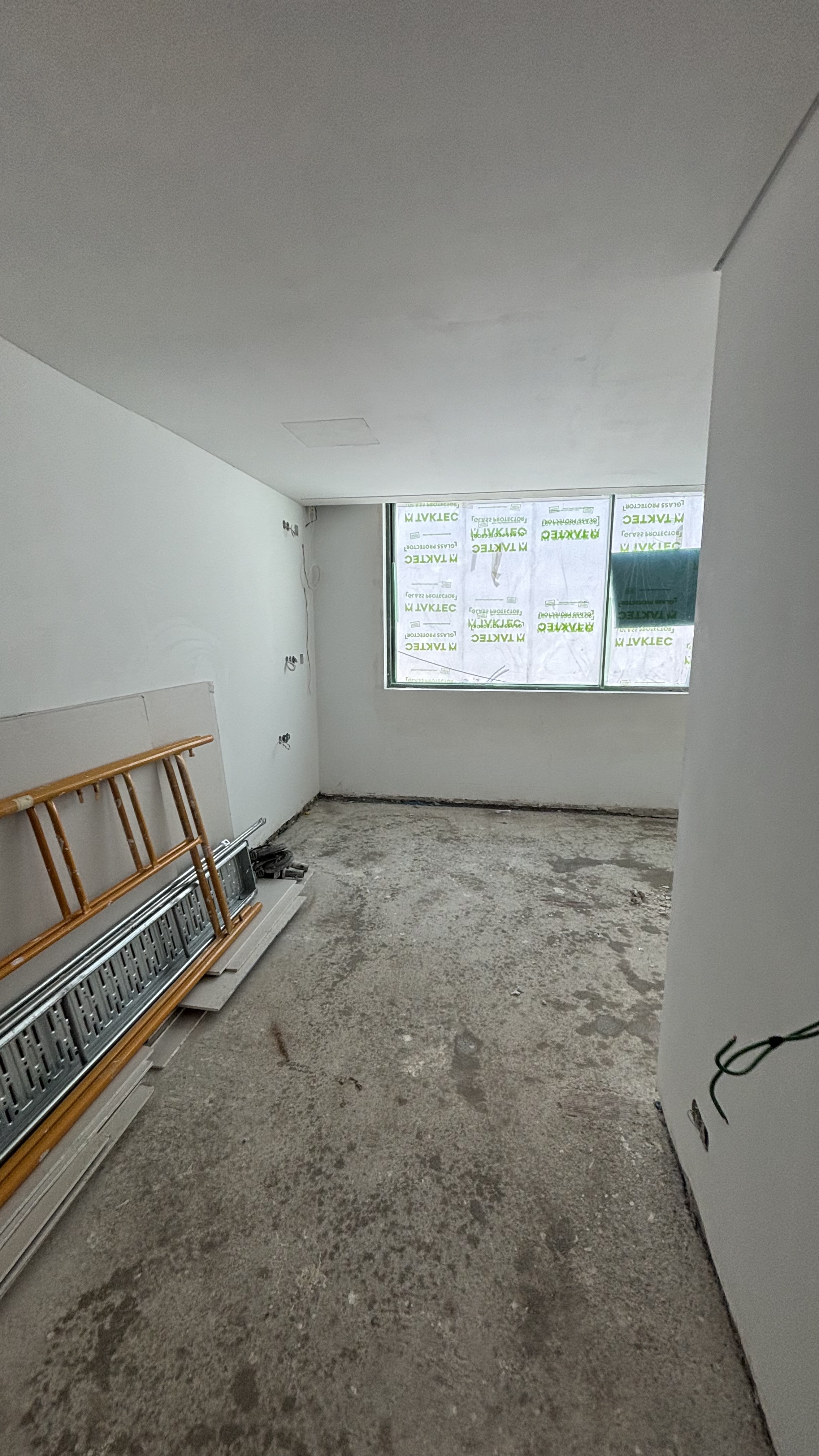 Moradia de raiz - 650 m2 - EM EXECUÇÃO