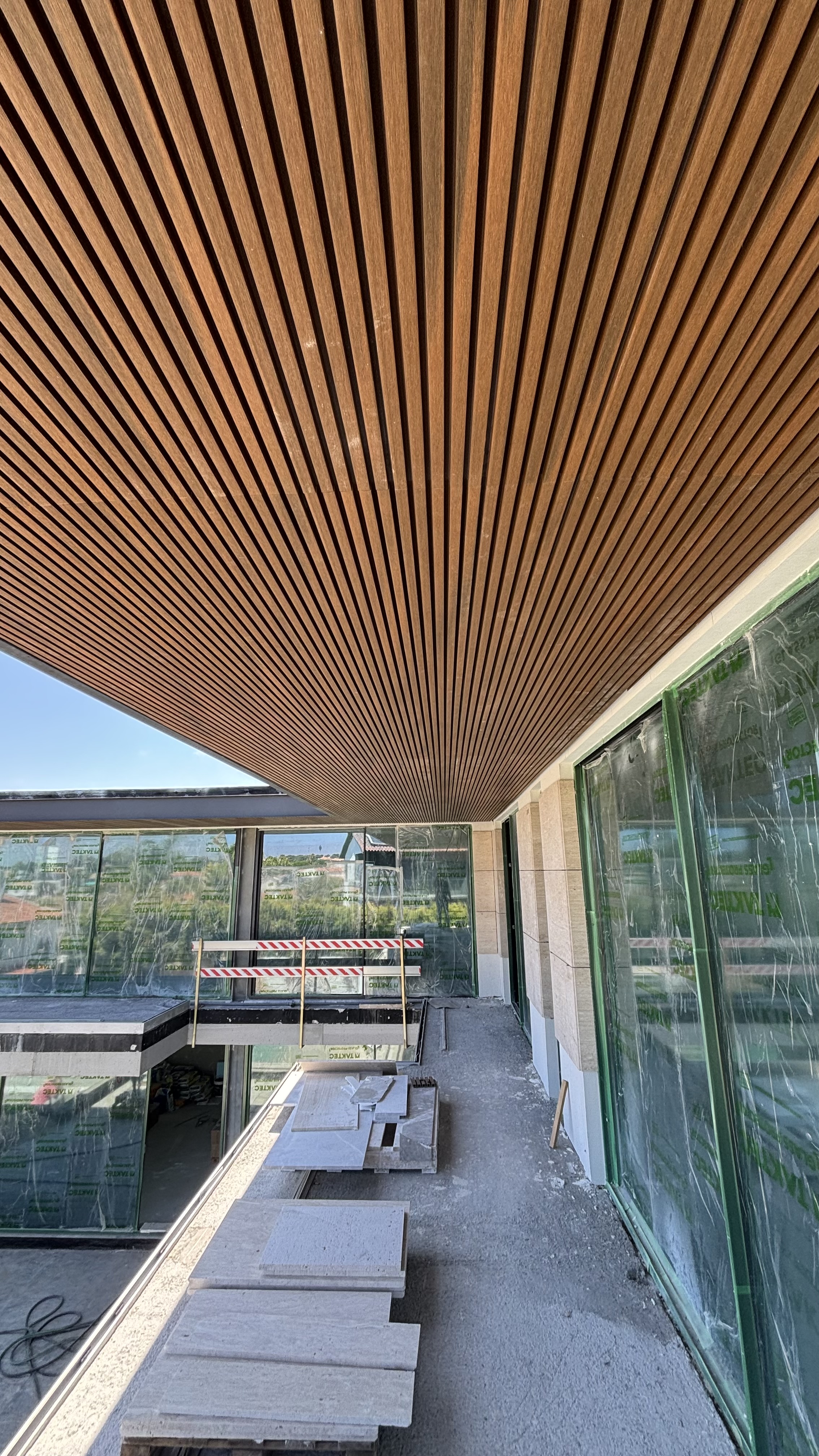 Moradia de raiz - 650 m2 - EM EXECUÇÃO