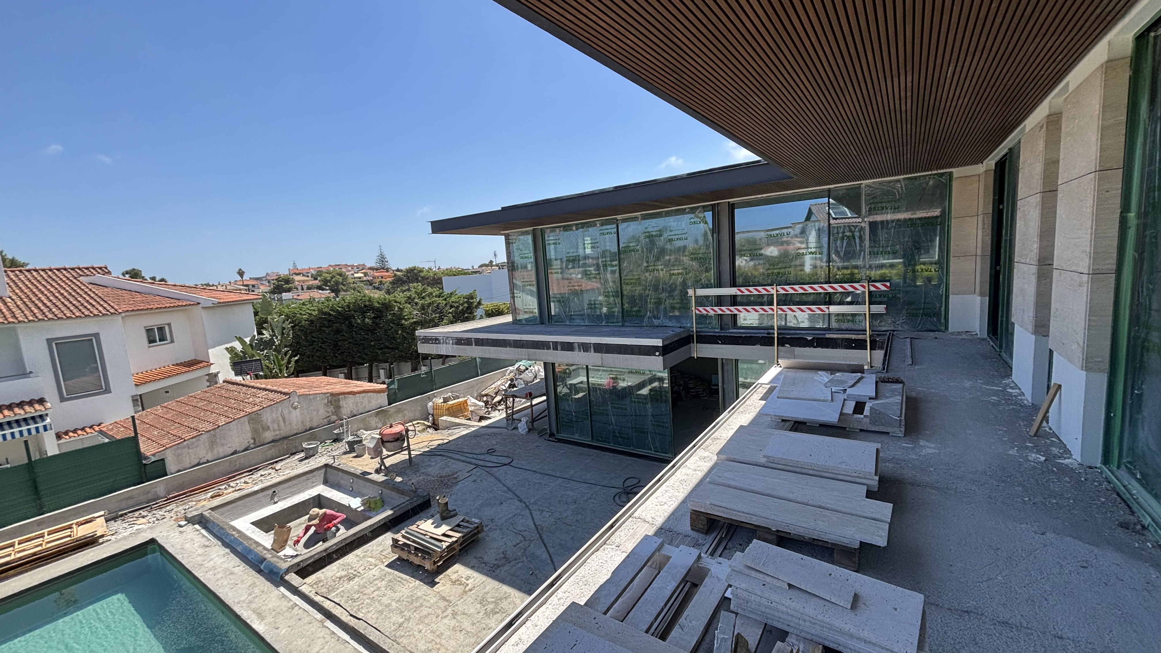 Moradia de raiz - 650 m2 - EM EXECUÇÃO