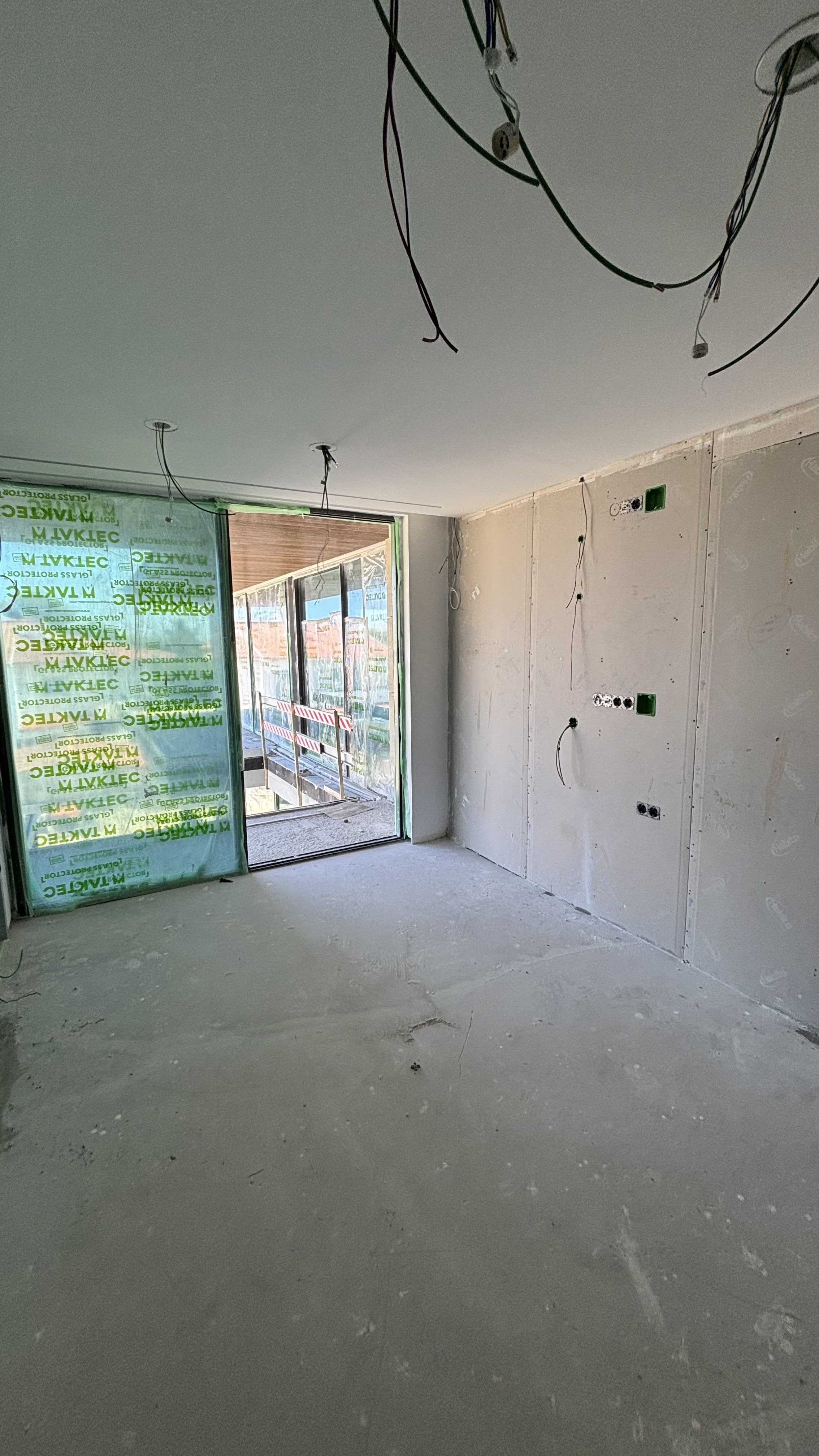 Moradia de raiz - 650 m2 - EM EXECUÇÃO