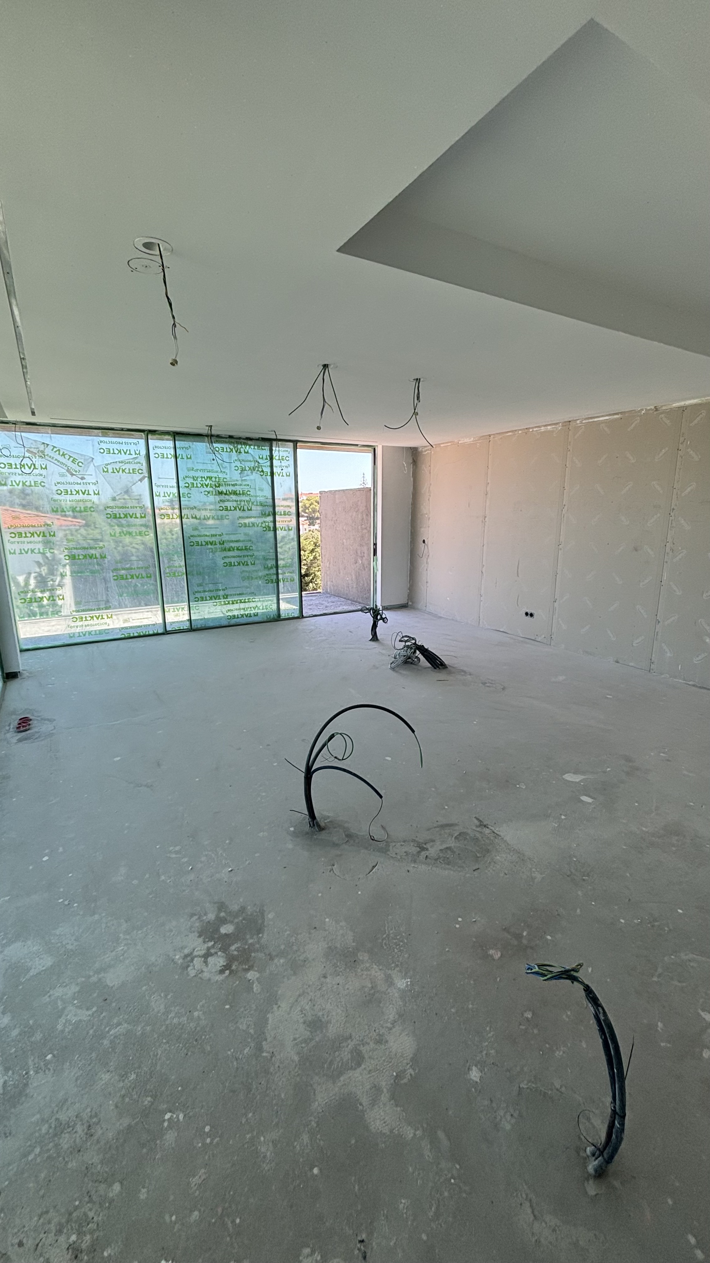 Moradia de raiz - 650 m2 - EM EXECUÇÃO