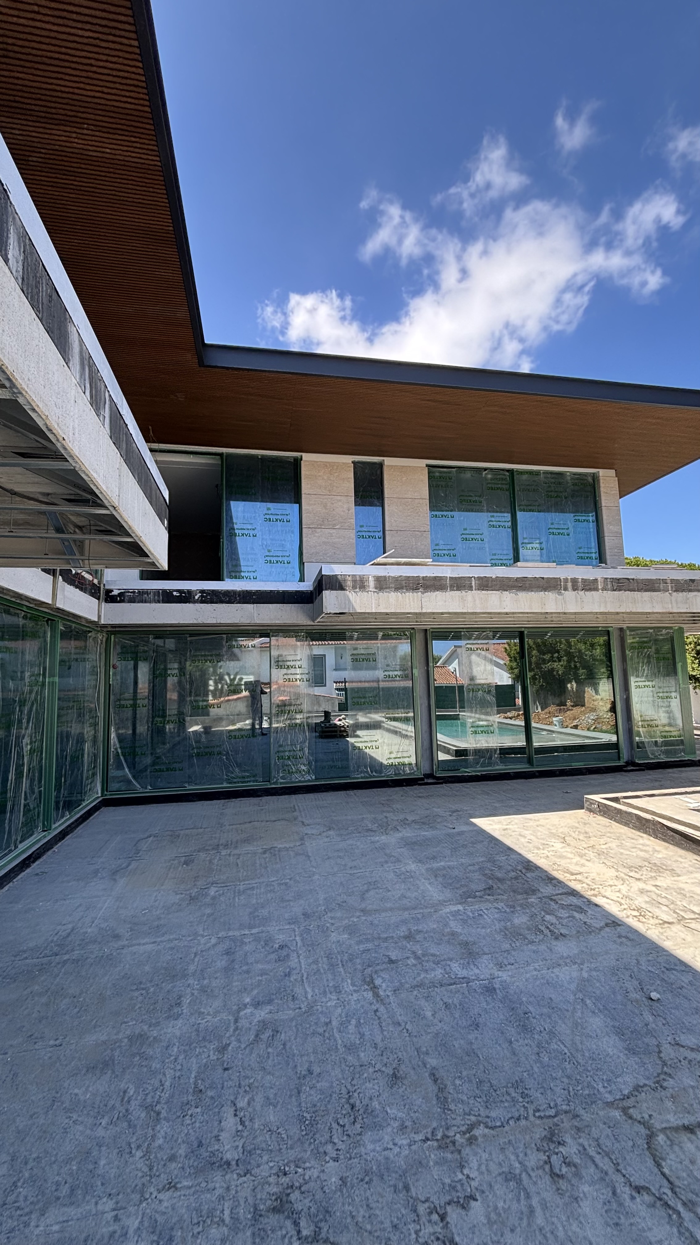 Moradia de raiz - 650 m2 - EM EXECUÇÃO