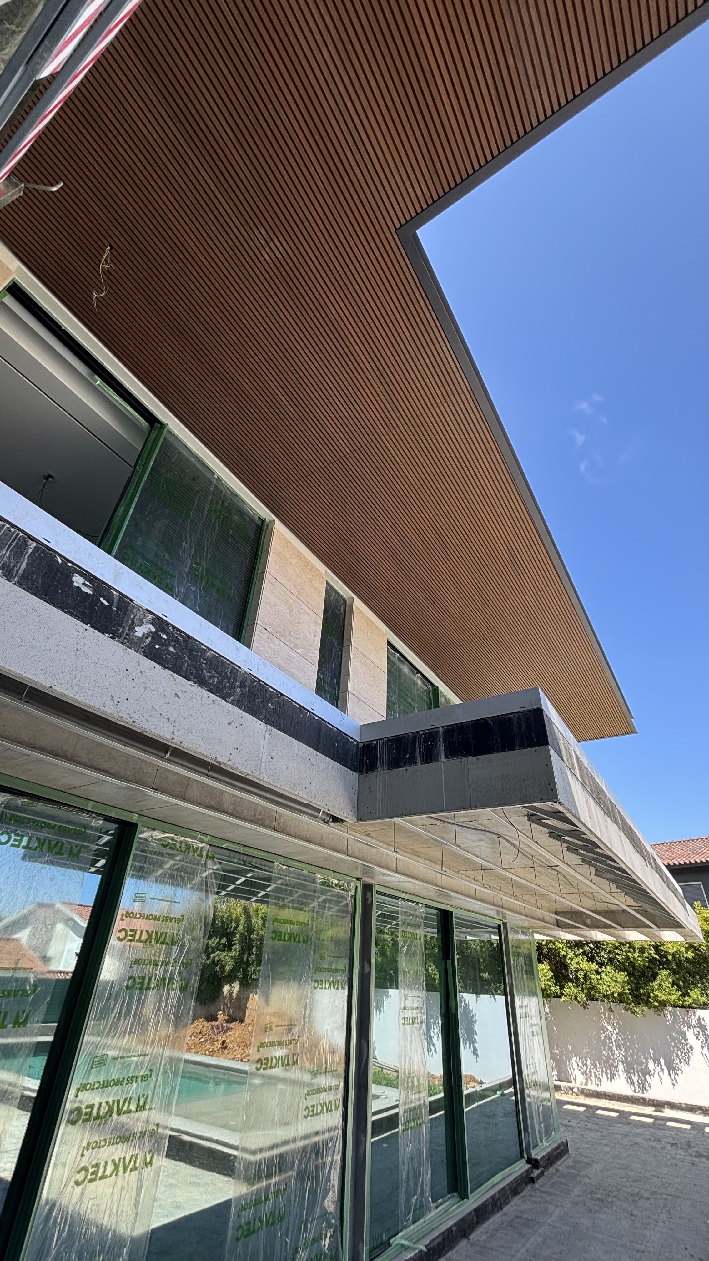 Moradia de raiz - 650 m2 - EM EXECUÇÃO