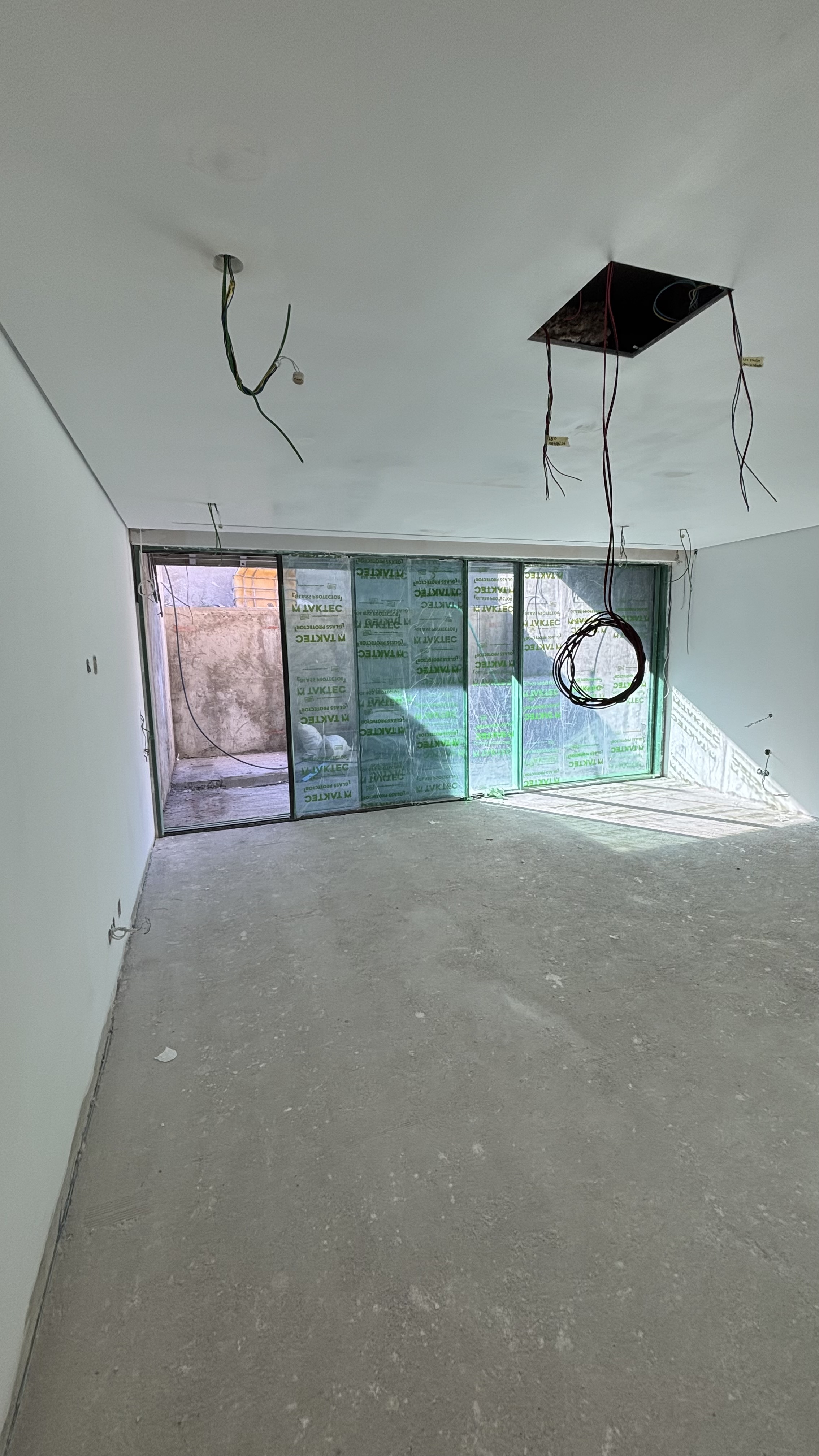 Moradia de raiz - 650 m2 - EM EXECUÇÃO