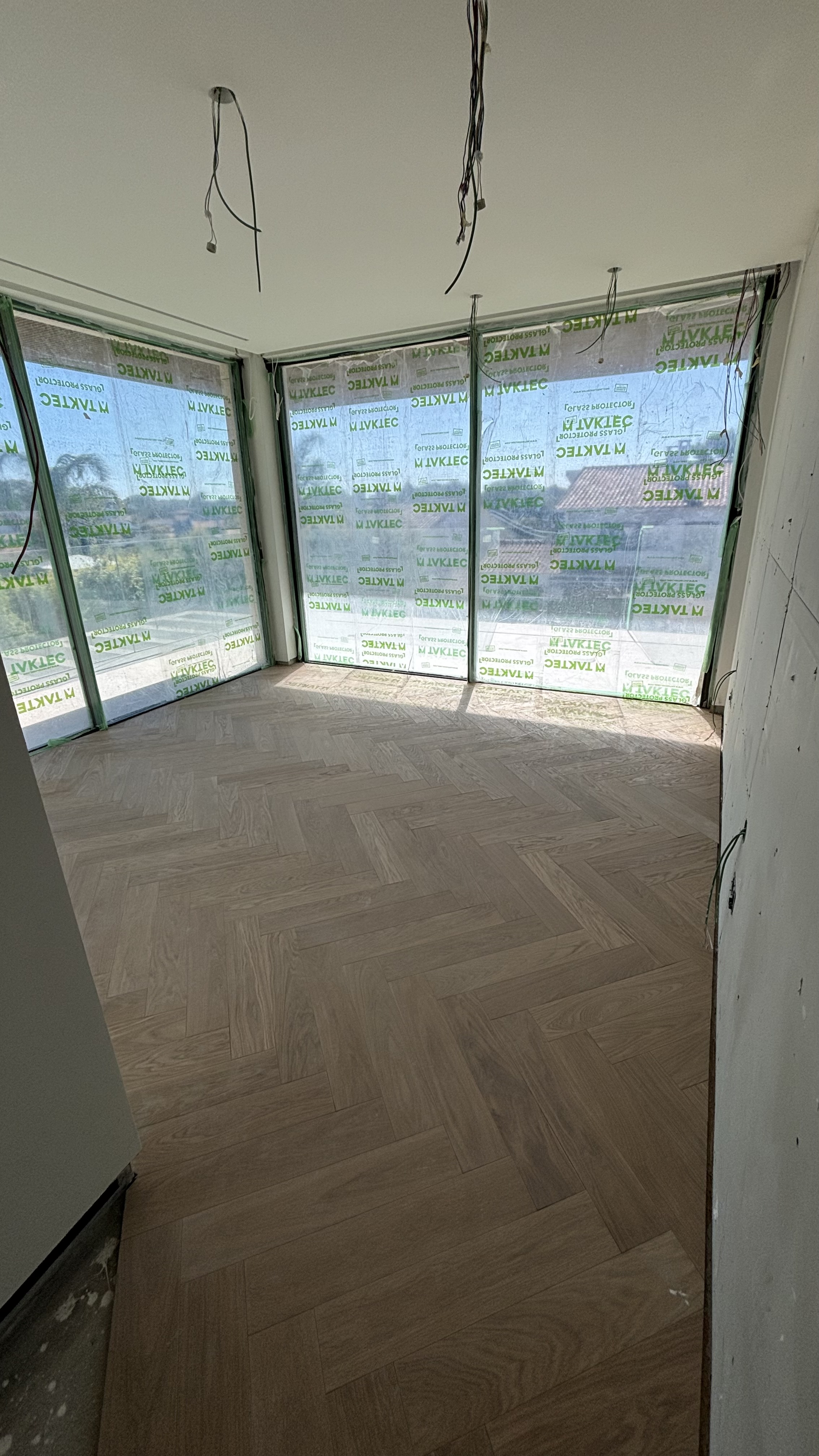 Moradia de raiz - 650 m2 - EM EXECUÇÃO
