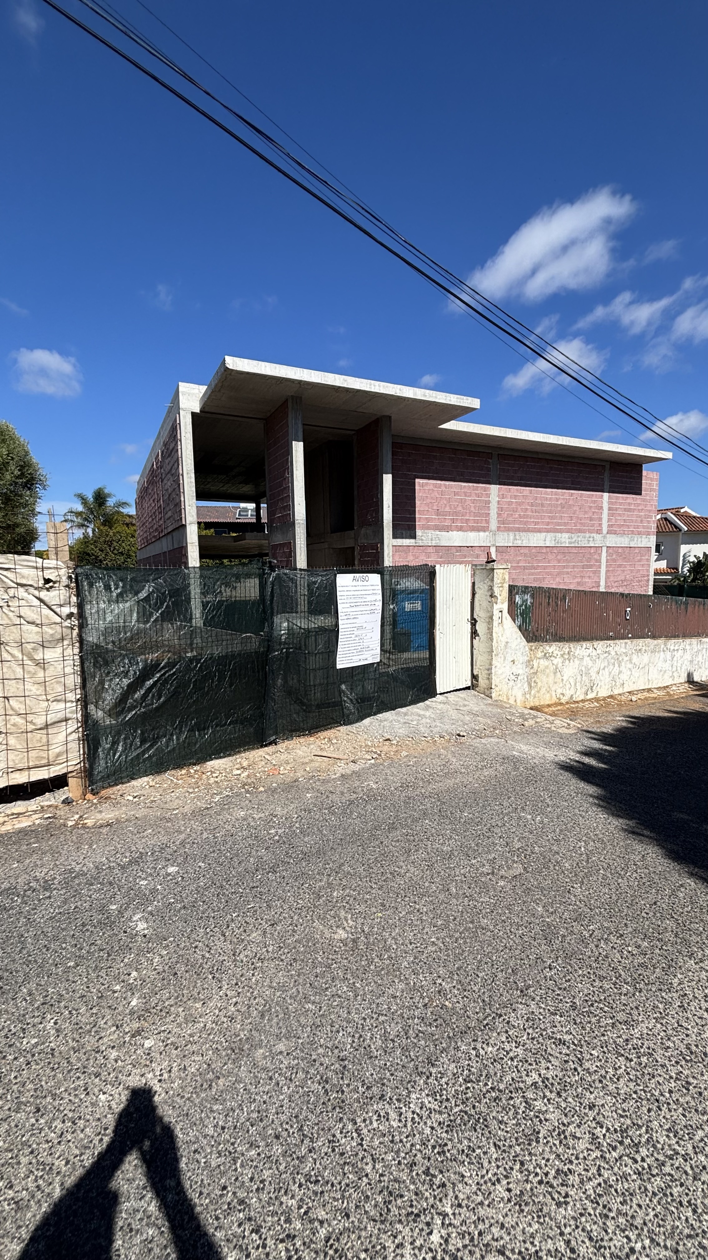 Moradia de raiz - 650 m2 - EM EXECUÇÃO
