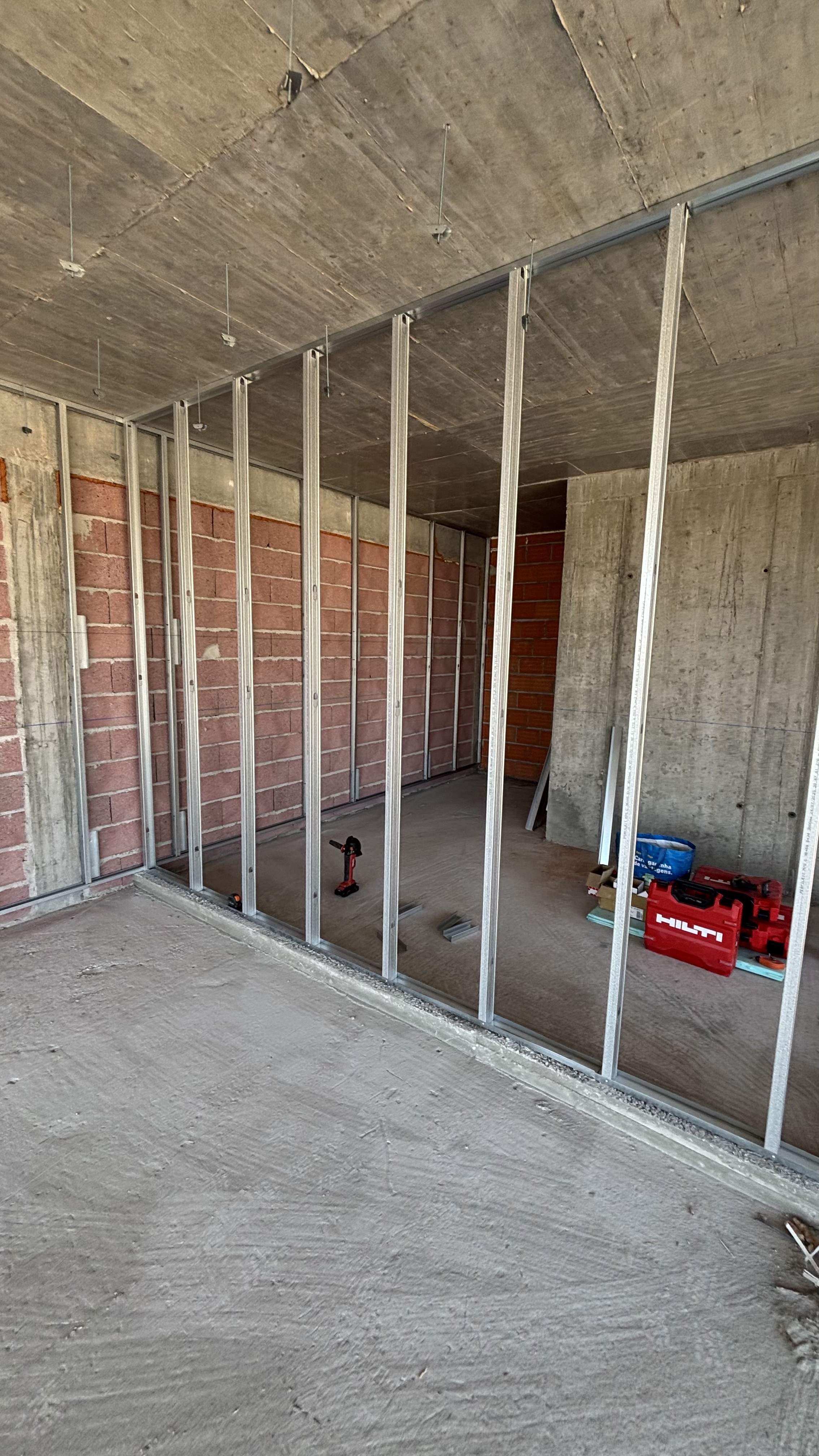 Moradia de raiz - 650 m2 - EM EXECUÇÃO