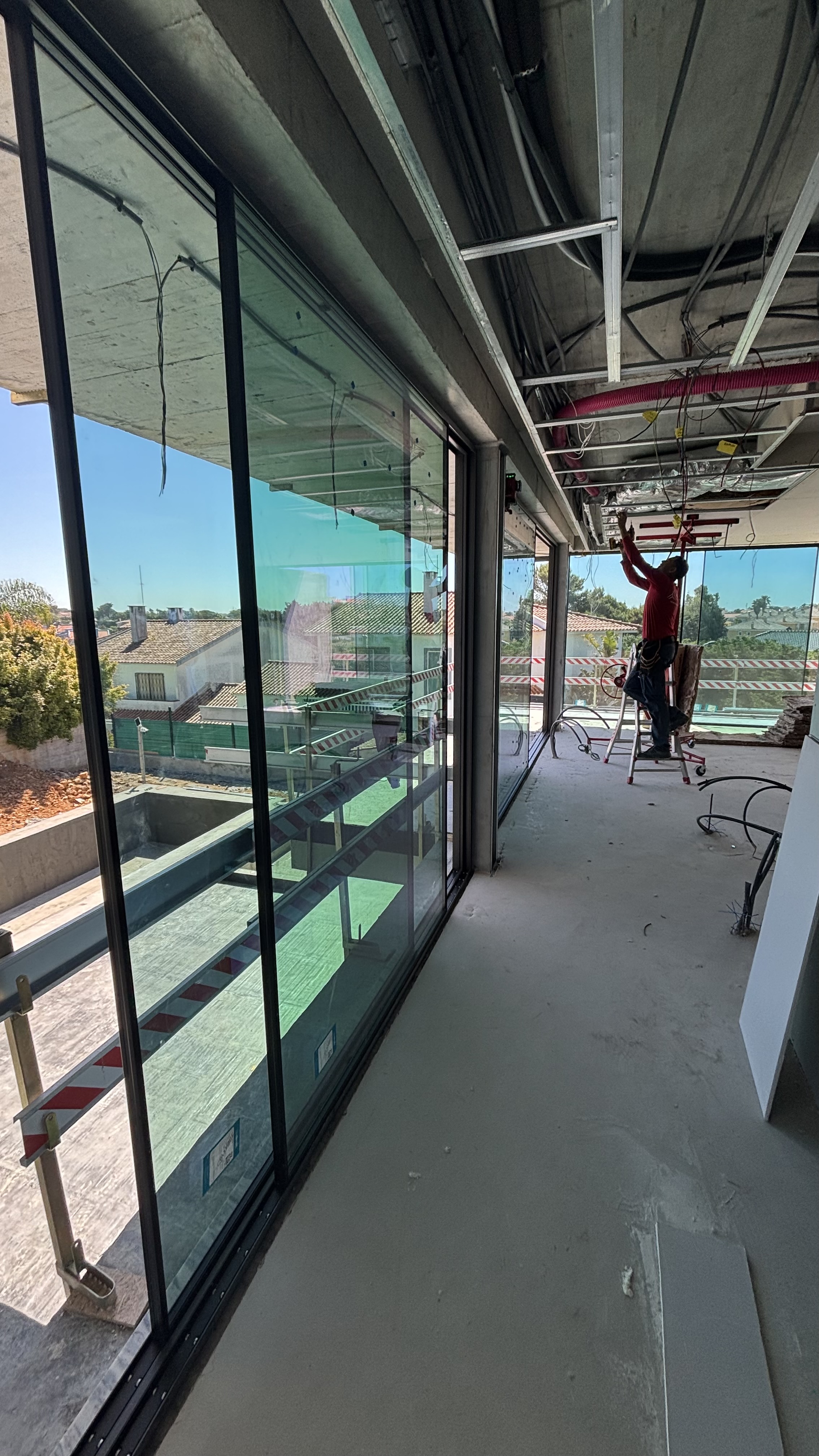 Moradia de raiz - 650 m2 - EM EXECUÇÃO